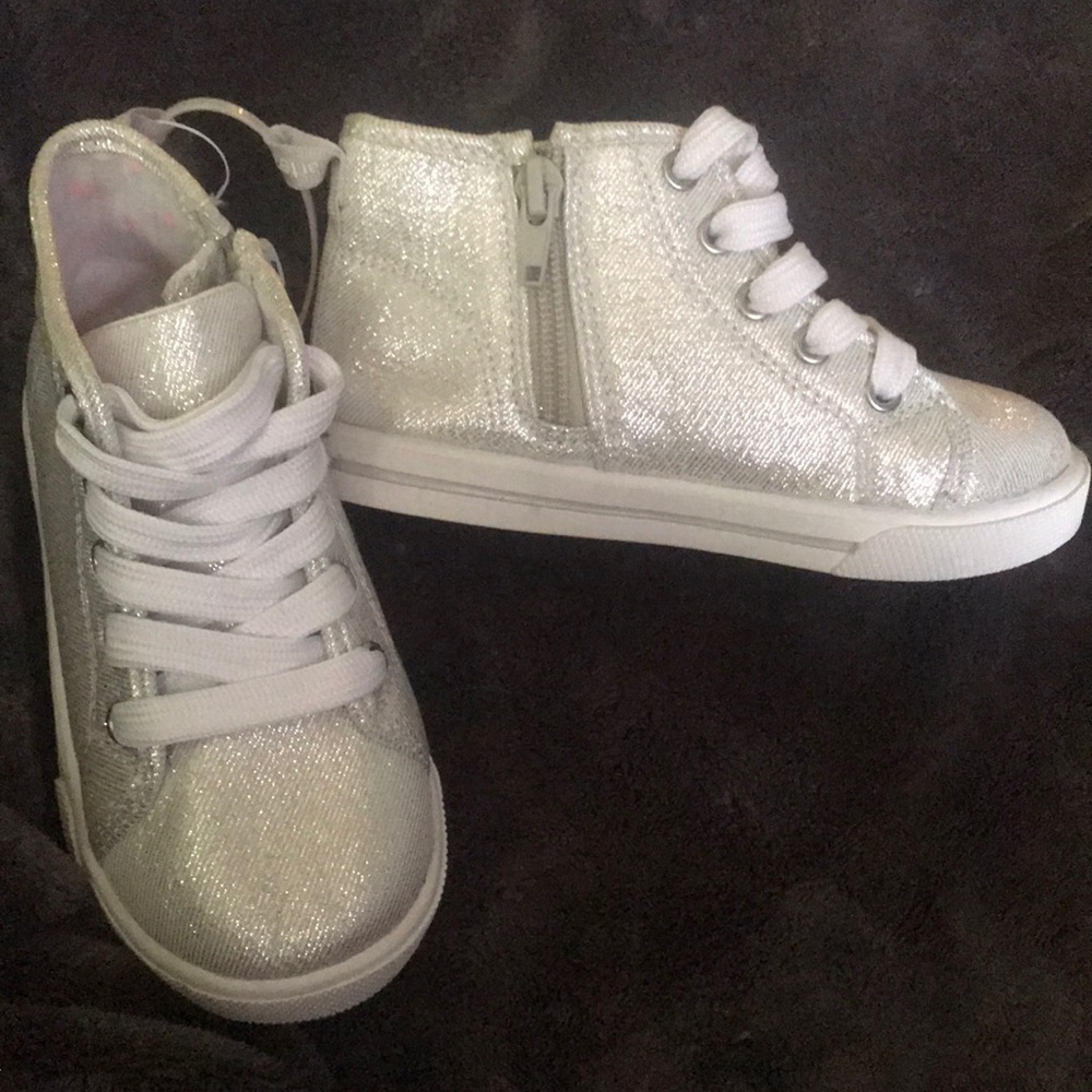 💥🌈Carters silver glitter sneakers🎀🎁